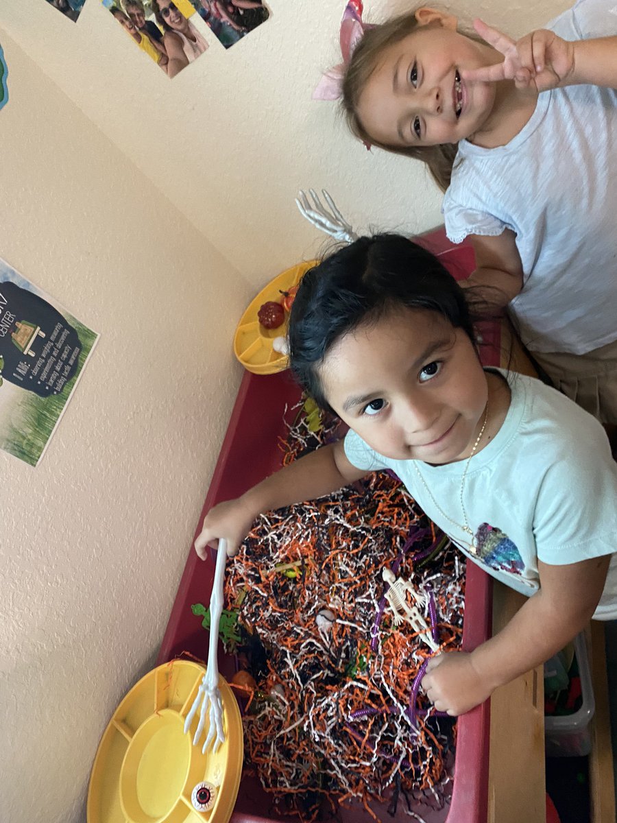nanajofletcher's tweet photo. Making #ABpatterns on the light panels and #sorting in the sensory bin #sdircprek #vbe #vbevibe https://t.co/ajoqNvAGZV