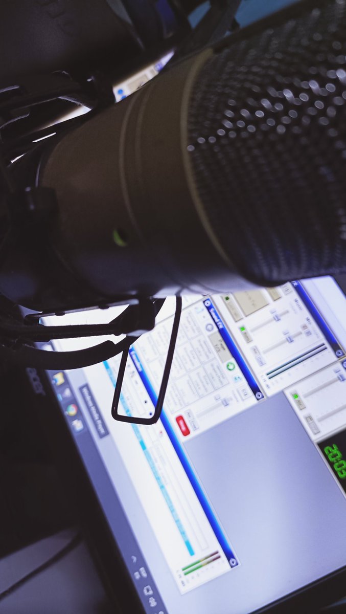 Razaaaa! 🥳 Ya llegué a identidadgrupera.com 📻📻😎🎶🤠 Vamos a tener un programa sensacional. 🥰 Déjame tus saludos y peticiones aquí abajo. ⬇️⬇️💯 #Subeleeeee!