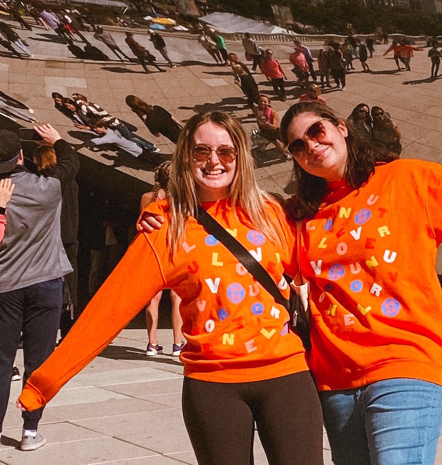 kaylakrugerx's tweet photo. someone please buy my LOT orange crewneck. it’s a medium 🥺 I bought an XL too and don’t need both. I only wore it once! (In these pics) #hslot #HarryStylesLoveOnTour #harrystylesmerch
https://t.co/o98skd0Dok https://t.co/denl2pmeY2