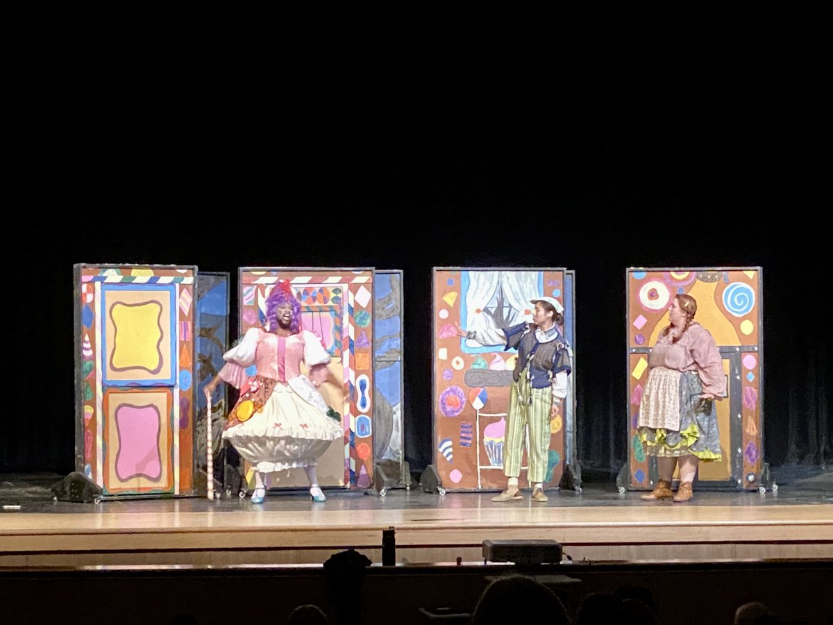 3rd grade students in Frisco ISD enjoyed the first day of performances of Hansel and Gretel by the <a href="/FortWorthOpera/">Fort Worth Opera</a> We are looking forward to four more days of great music. <a href="/friscofinearts/">FISD Fine Arts</a>