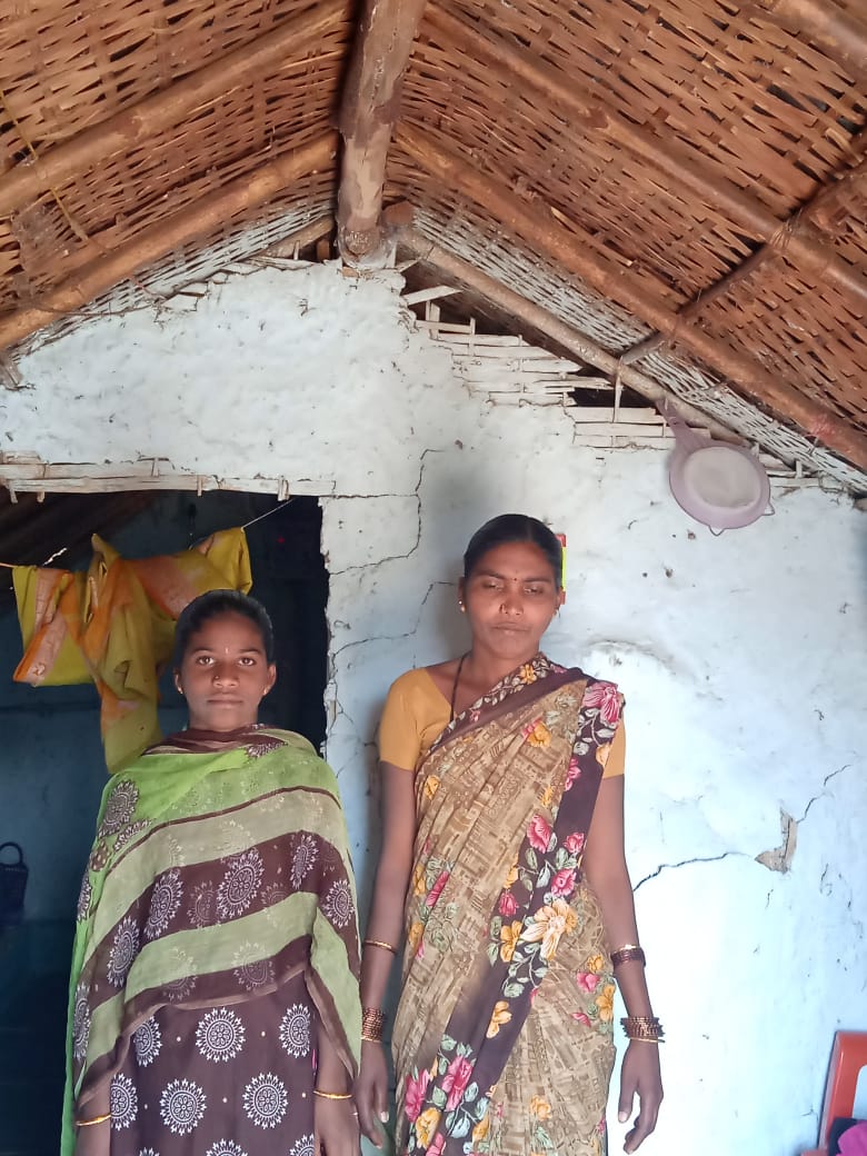 Gopalsala1's tweet photo. @VSrinivasGoud Respected Sir,I would like to inform you that I'm Y.Bhagyalakshmi R%Chowdarpalli,Devarakadra Mandal MBNR Dist 509204. Cell:8886091850 Humble  Request  for sanctioning of  a double bedroom house Sir.we have been living  in a thatched hut  for 20 years. https://t.co/AzAn8OrtTq