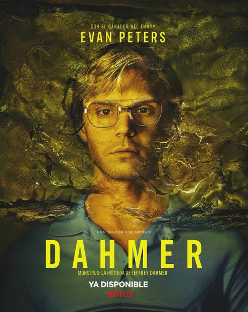 LunalatunaMtz's tweet photo. ¿Uds tienen un personaje que sea literalmente ustedes?yo estaba viendo la serie de Dahmer y me di cuenta de que Jeffrey Dahmer es una copia exacta de mi personalidad, ambos somos fríos, solitarios, depresivos y reptiles sumisos a nuestros instintos incomprendidos https://t.co/5XmVQHfIEX