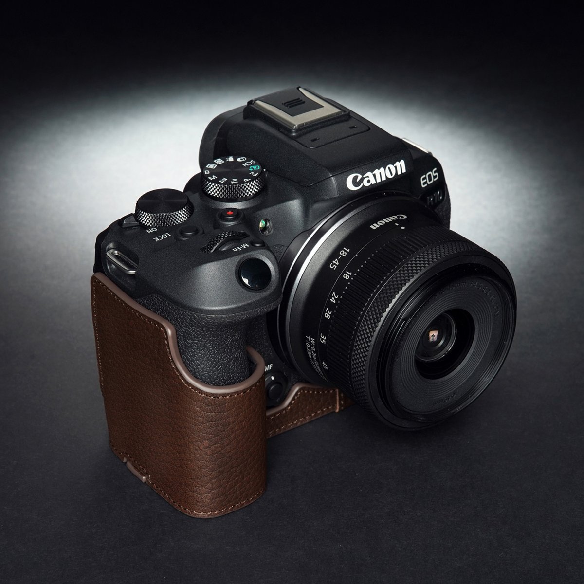 evhnYiJZ08ESINI's tweet photo. こんにちはスマイルカメラです😃
本日発売の新商品のご紹介です!!
TP Original Canon EOS R10 用 ボディーハーフケース ダークブラウン
https://t.co/iEcIbMkpcw
#カメラケース #canoneosr10 #eosr10 #canon #EOS #新発売 #tporiginal #スマイルカメラ #キャノン https://t.co/QmZETh59xW