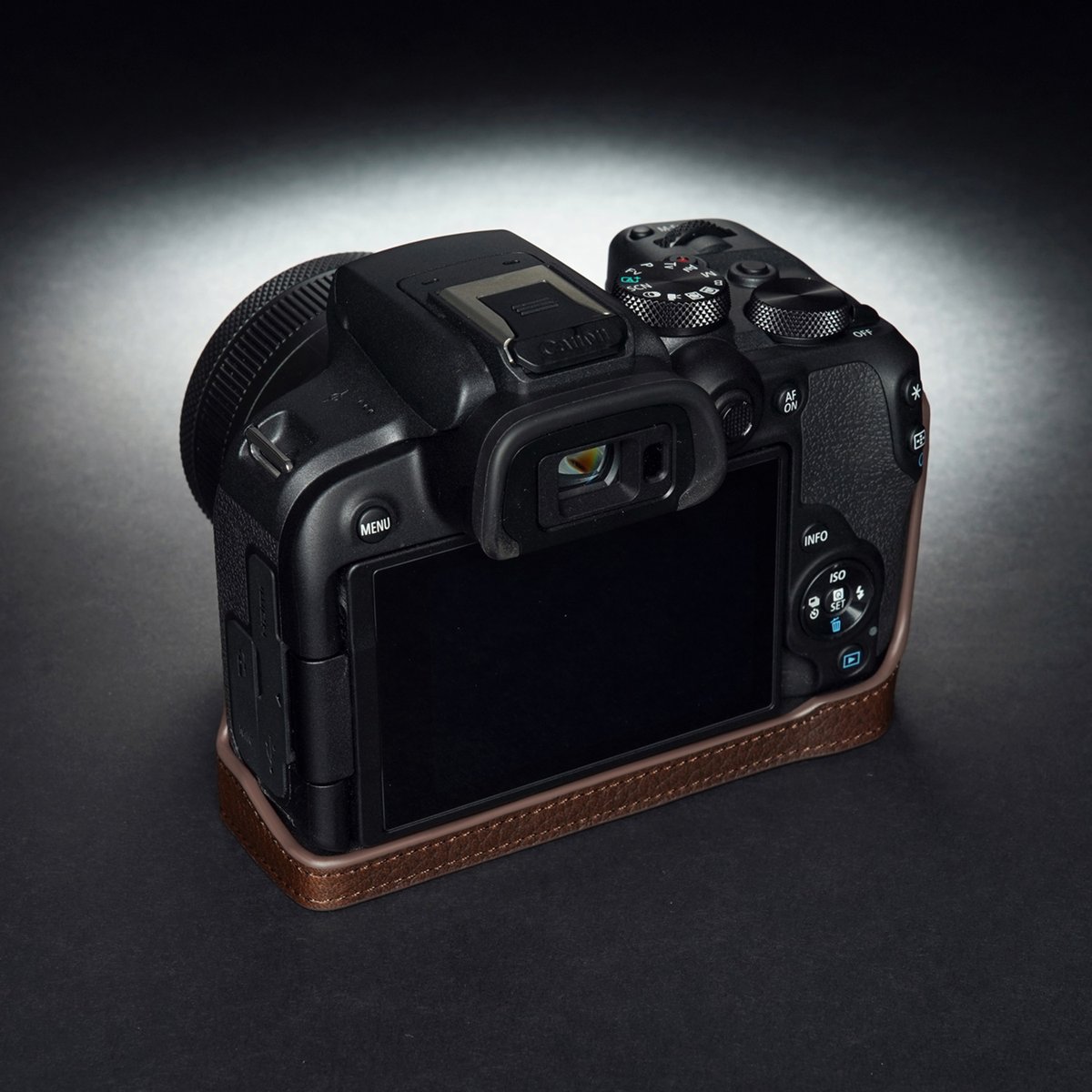 evhnYiJZ08ESINI's tweet photo. こんにちはスマイルカメラです😃
本日発売の新商品のご紹介です!!
TP Original Canon EOS R10 用 ボディーハーフケース ダークブラウン
https://t.co/iEcIbMkpcw
#カメラケース #canoneosr10 #eosr10 #canon #EOS #新発売 #tporiginal #スマイルカメラ #キャノン https://t.co/QmZETh59xW