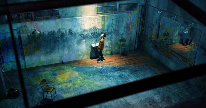 Haven't listened to BTS in a hot minute but I'm falling down the rabbit hole again and I still really like the aesthetic of fake love the colours and sets are just so solid 