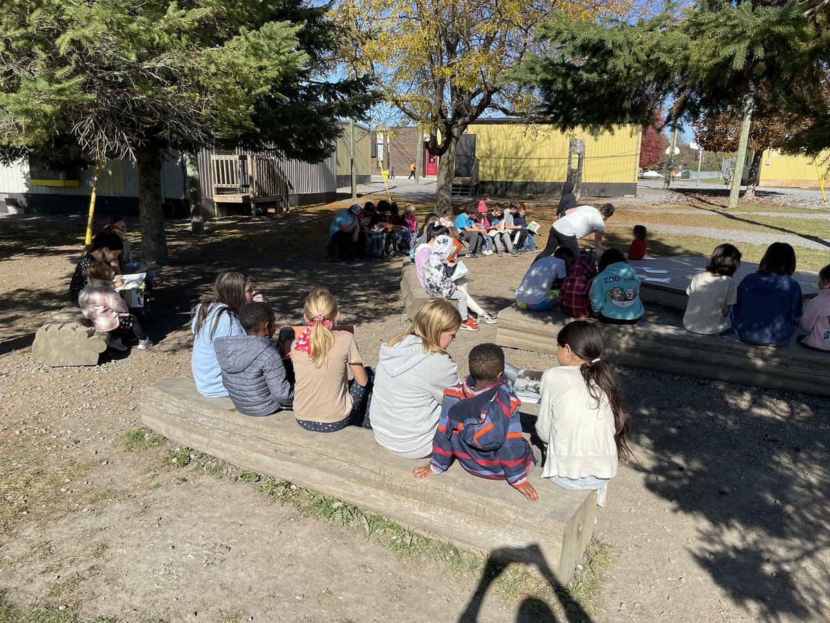 NicoleZani3's tweet photo. The PM class had so much fun partnering with @MrsLowi’s kinder class for reading buddies and centres. We are already looking forward to our next buddy day #ocsbLeadership #ocsbCollaboration @StMartinOCSB https://t.co/xfJ2BaJ2tf