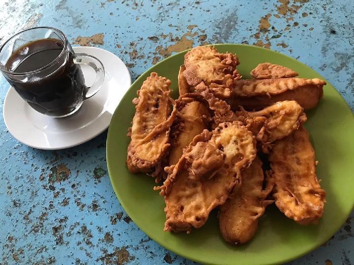 LSoekier's tweet photo. @SokaJati Pagi mba mba @SokaJati semangat banyakin air putih hangat + secangkir teh https://t.co/J8aOuhYoOV