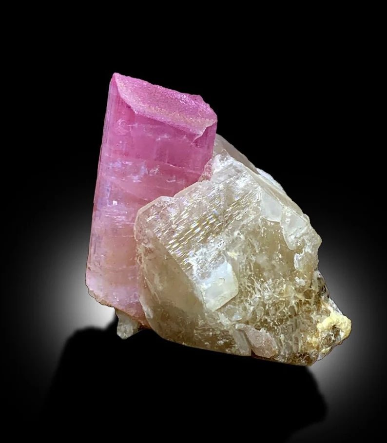 MineralParadise's tweet photo. #kunzite #pinkkunzite #kunzites #quartz #minerals #crystals 

https://t.co/b8Oum5cko8 https://t.co/jgRZyChmB9