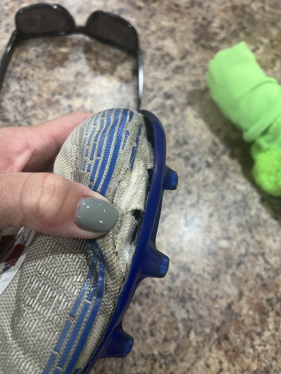 Dawndra34's tweet photo. $150 and they didn’t even last 3 months!!! 🤬 Not happy with my @UnderArmour purchase for football cleats this year! 🤔 https://t.co/z9McUEzqFH
