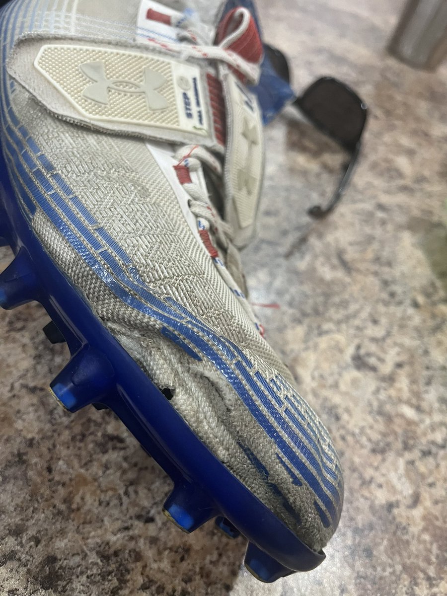 Dawndra34's tweet photo. $150 and they didn’t even last 3 months!!! 🤬 Not happy with my @UnderArmour purchase for football cleats this year! 🤔 https://t.co/z9McUEzqFH