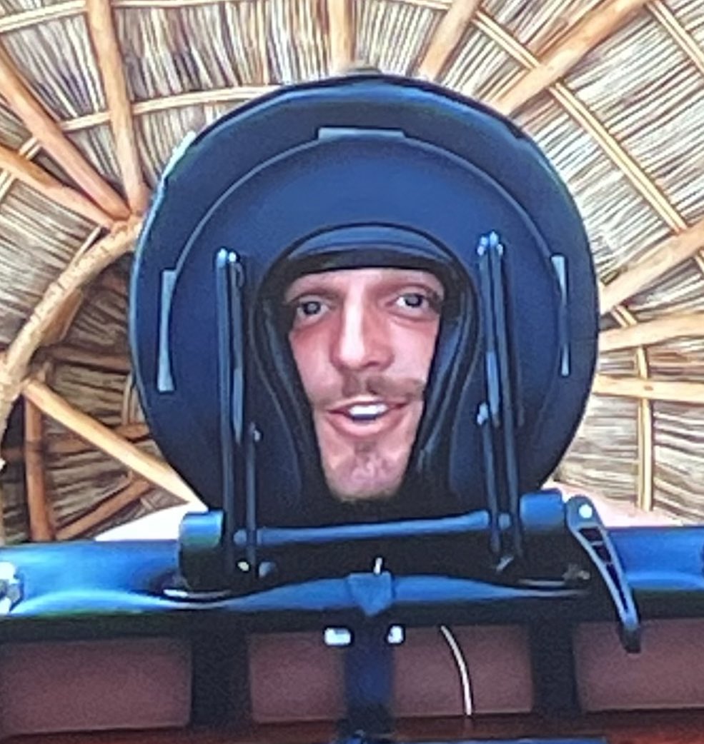 bachhottub's tweet photo. Me checking if there’s anything left in the Pringle’s can #BachelorInParadise https://t.co/s37JuKzX2S