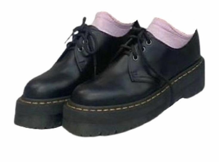 I would wear this tbh. Dark academia 4ever.