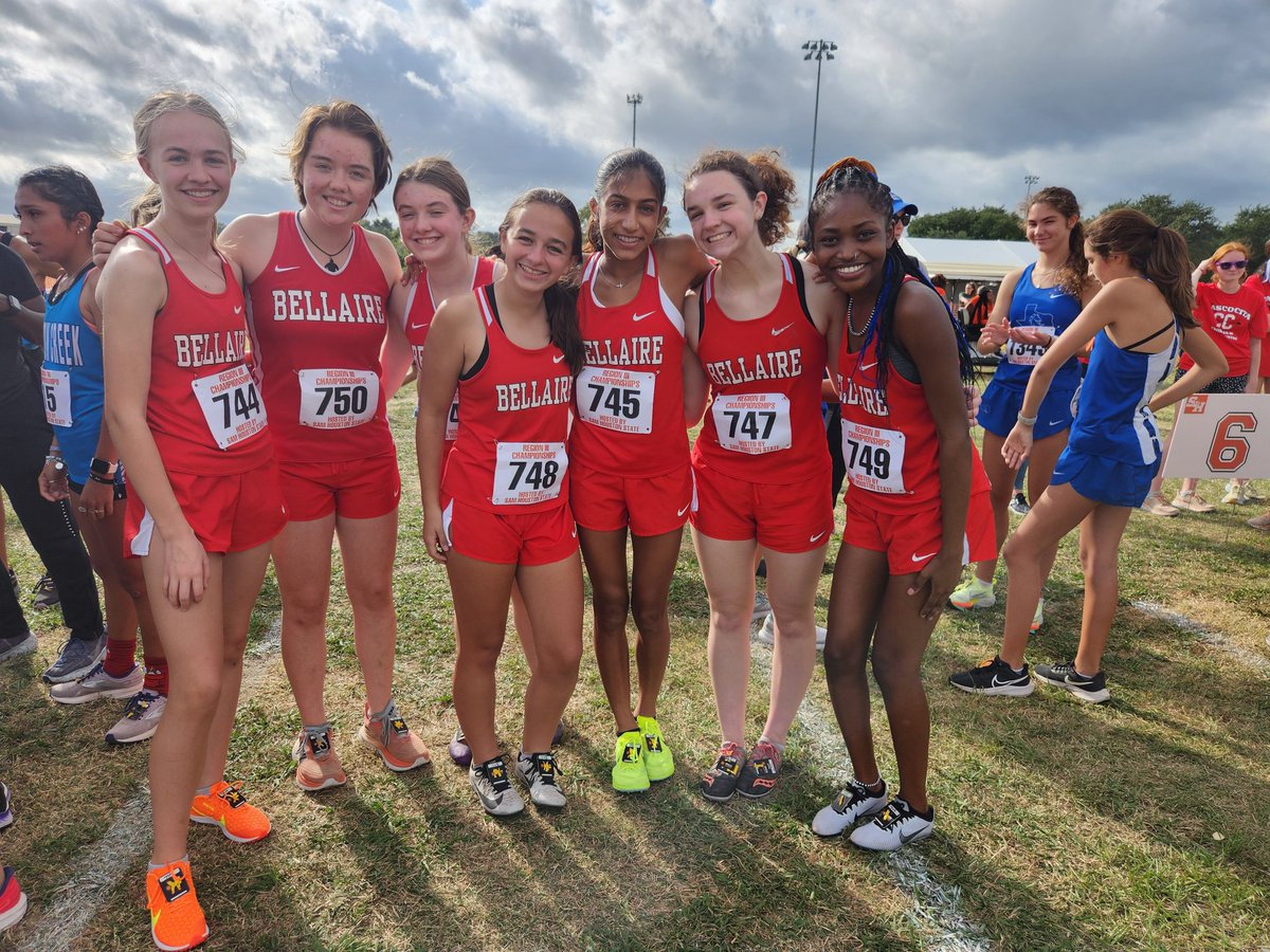 Girls ready to roll today at the Regional Meet. <a href="/RunninCards/">Bellaire XC/Track&Field</a> <a href="/BellaireHigh/">Bellaire High School</a>