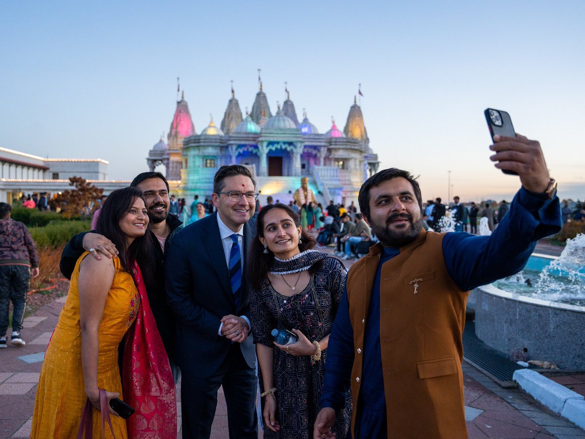 PierrePoilievre's tweet photo. Celebrating #Diwali with Hindu Canadians across the GTA has been a lot of fun.

Best wishes to everyone - may this year's festivities bring light into your life. https://t.co/Q2r9RFxpKB