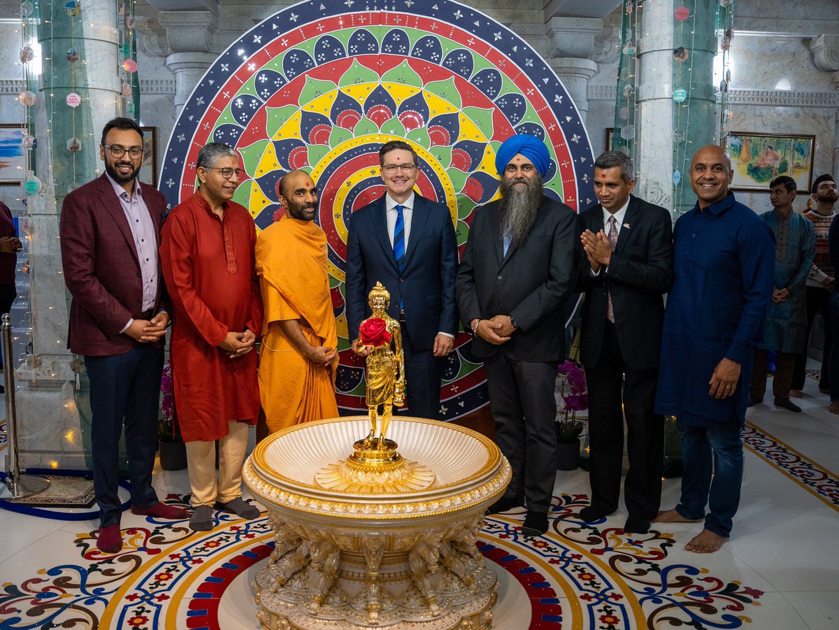 PierrePoilievre's tweet photo. Celebrating #Diwali with Hindu Canadians across the GTA has been a lot of fun.

Best wishes to everyone - may this year's festivities bring light into your life. https://t.co/Q2r9RFxpKB