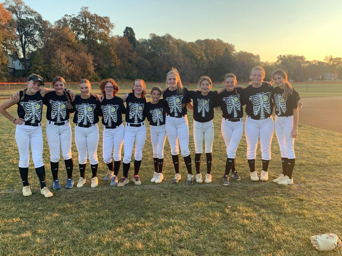 MNR 13U took on some Iowa and Illinois teams this weekend in the CIS Spooktacular in Des Moines 🩻👻🎃#MNR #MNRoyals <a href="/IHartFastpitch/">I❤️Fastpitch</a>