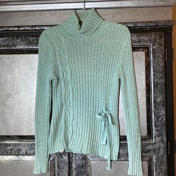 candi_irvin's tweet photo. So good I had to share! Check out all the items I'm loving on @Poshmarkapp #poshmark #fashion #style #shopmycloset #ralphlauren #sundance #apeainthepod: https://t.co/m47bBLWNLk https://t.co/3Od0AiJkvX