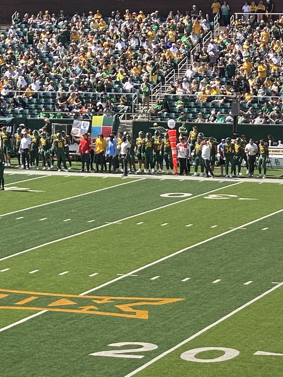 lwellsfargo's tweet photo. yeah we run the windows xp play #sicem https://t.co/Ap5xX9nSnG
