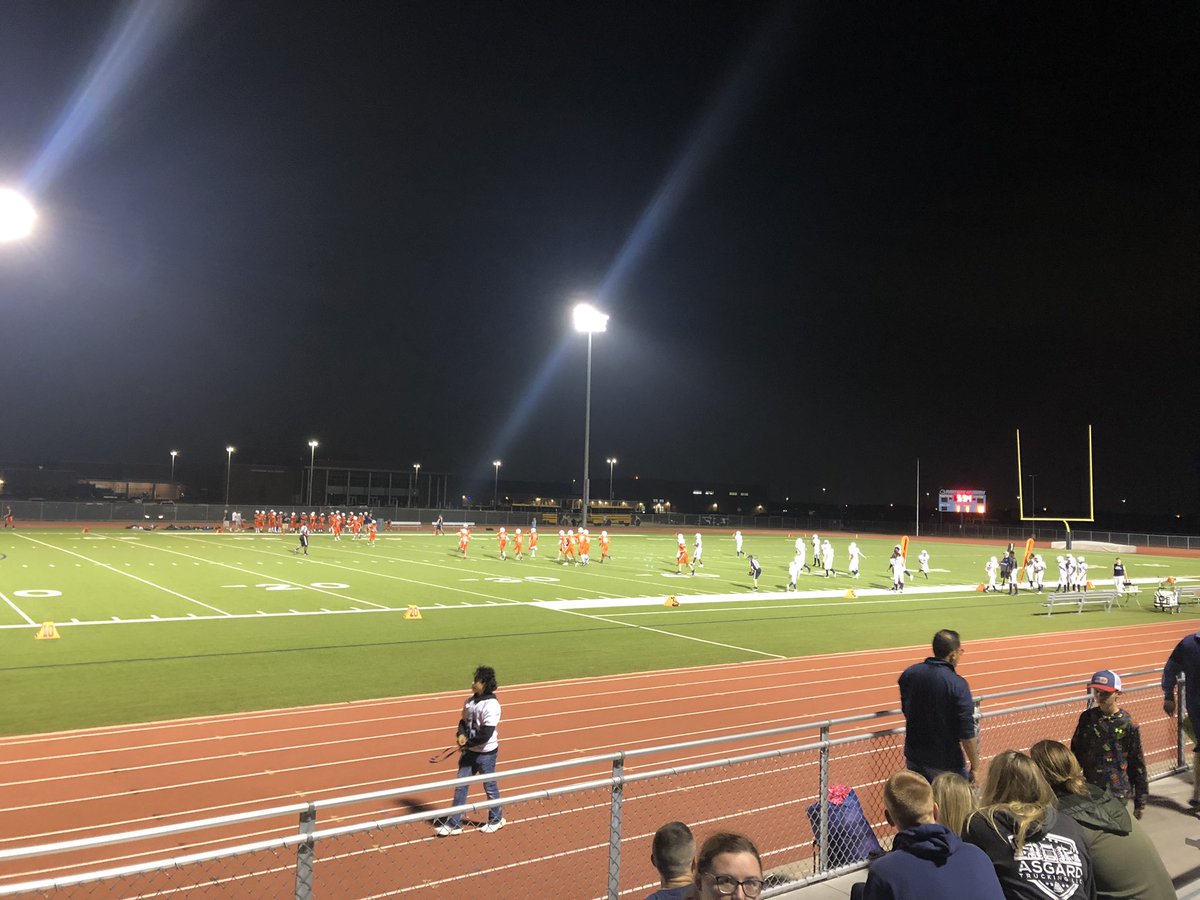 8th grade A held on for the W. Now 8th grade B team! LETS GO HUSKIES #wearehaskett <a href="/HaskettJH/">Haskett Junior High</a> @AP_LaurenWhite <a href="/PrincipalPaz/">Dr. David Paz</a>