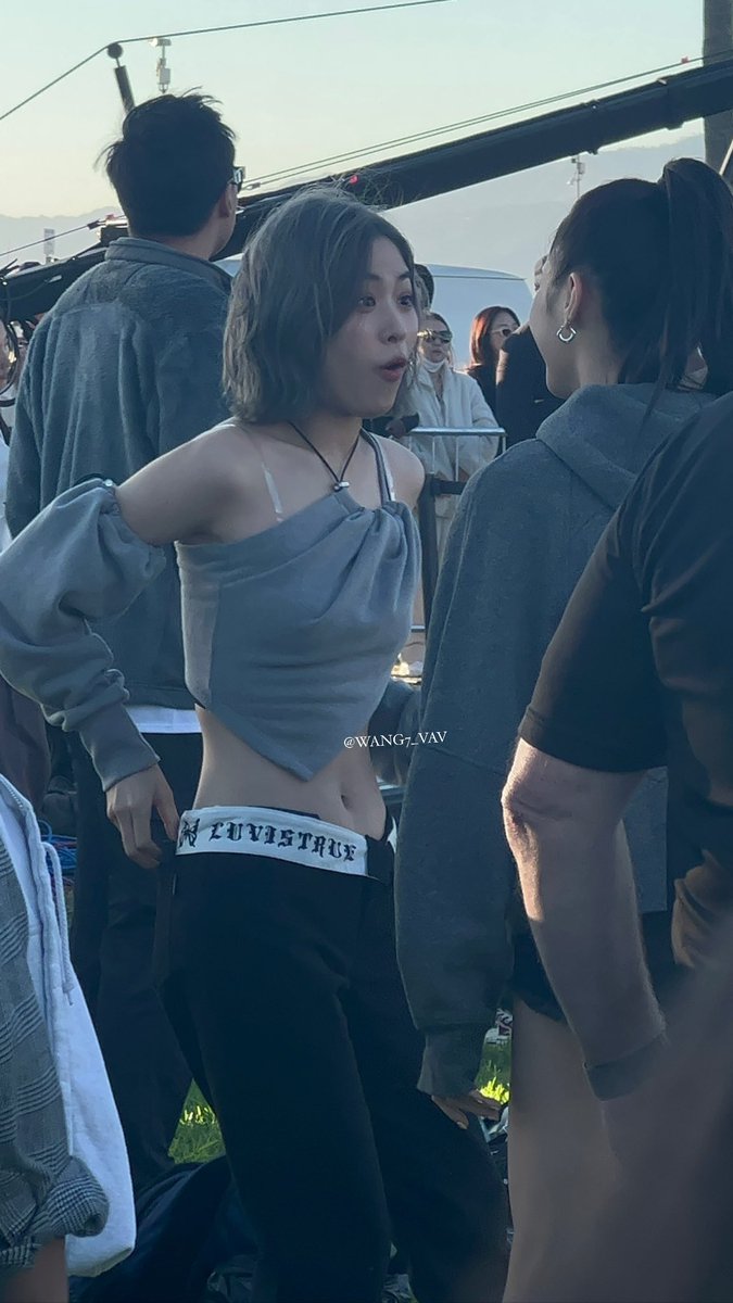 archiveryujin's tweet photo. shin ryujin in real life https://t.co/E2HkXsk7VV