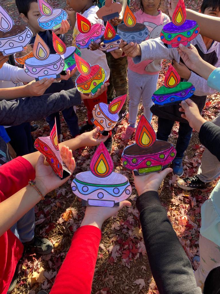 maryfernando29's tweet photo. #HappyDiwali  from Mrs. Fernando’s Grade 3 class. Students enjoyed creating their own diyas! 🪔 @TDSB_ESPS https://t.co/UYsGoYhGVh