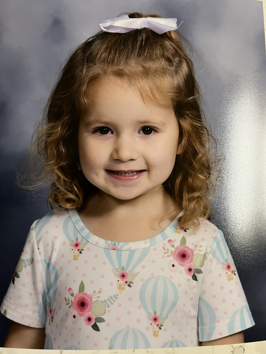 MrKeeganSmith's tweet photo. My favorite little pre schooler looking all grown up! #WalkerRose https://t.co/IgODFHGbkG