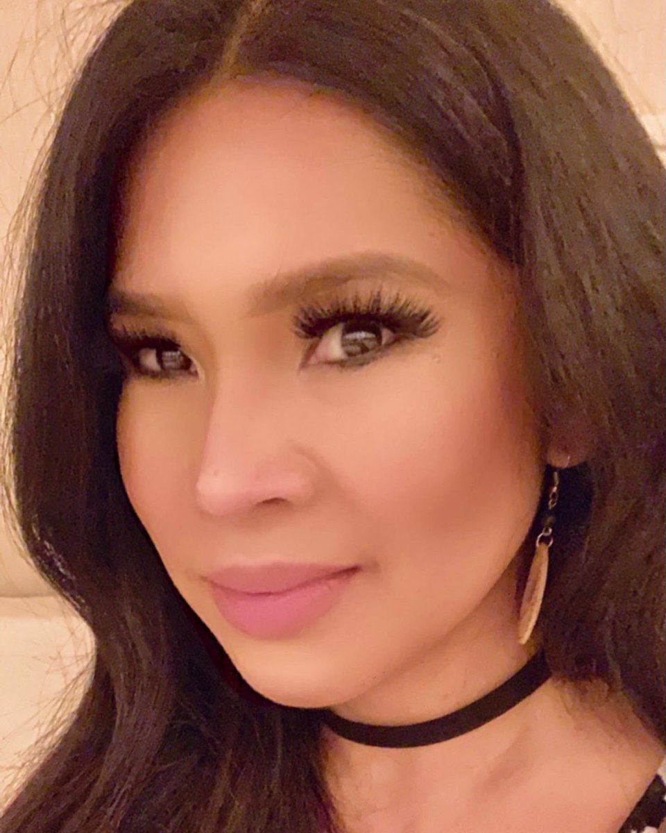 MarleneMarkos's tweet photo. Hi friends &amp; family! I’ll be doing a singing stream tonight on Sessions Live  for their “Big Visions Festival” event. 🤓

Mon, Oct 24 at 8:00 pm PT / 5:00 pm Hawaii

https://t.co/kOgcOTfiS4 https://t.co/cV3agWJK0a