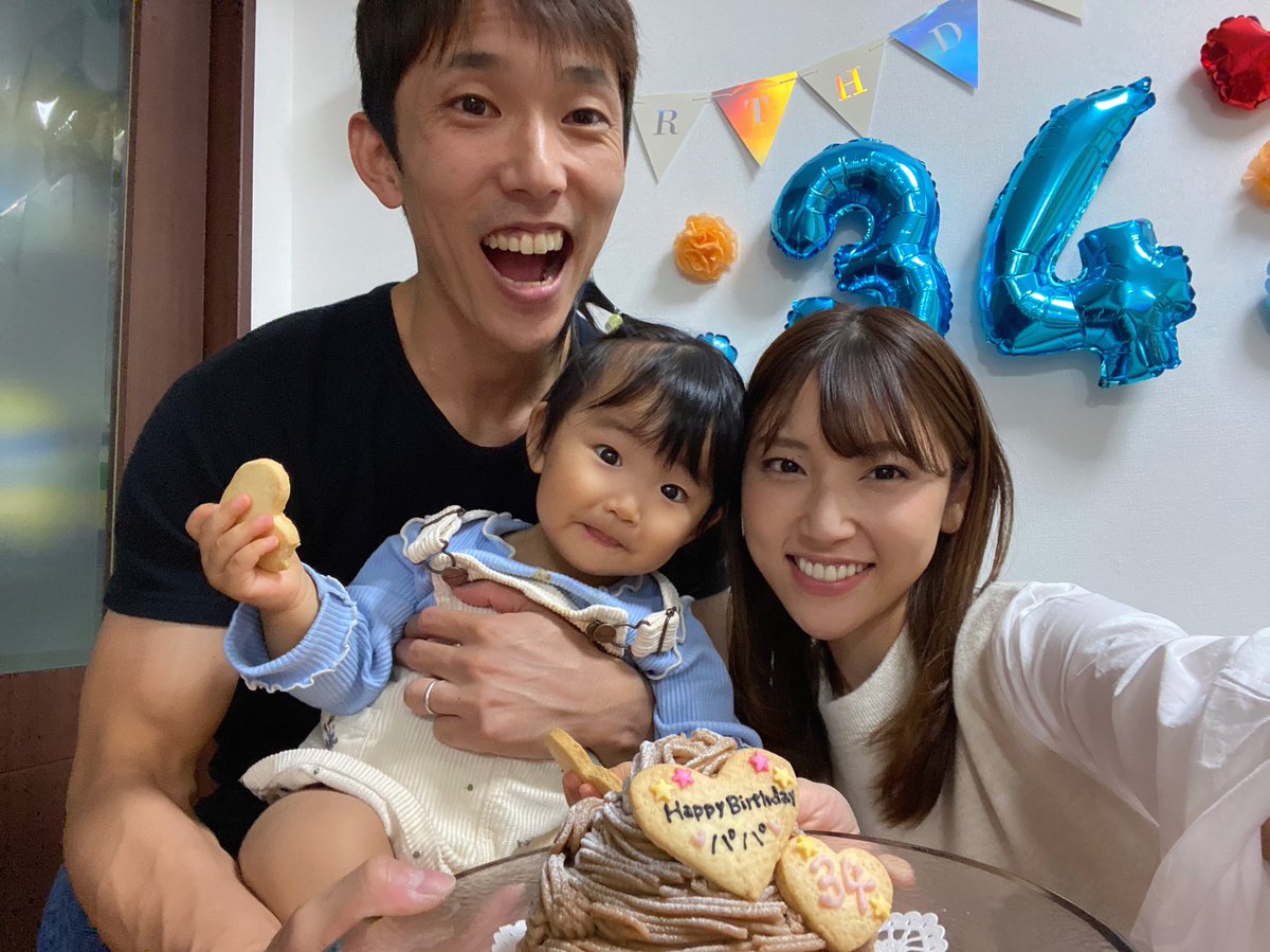 achaaan516's tweet photo. 昨日は、夫のお誕生日でした🤍
念願の娘とお菓子作りして、お家でささやかにお祝いしました✨
娘の初めての手作りクッキー、���分以上奪われてたけど、😂パパとっても喜んでくれました🥰👧🏻いつもありがとう💓
https://t.co/0KJcUJDgBU https://t.co/rBjORmVcV6