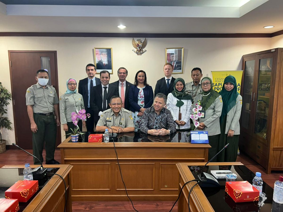fbalart's tweet photo. Exitosa jornada junto a @sagchile, @EChileIndonesia, @GustavoAyares @Chile_Carne y Faenacar con el Depto de Veterinaria Pública del Min. Agricultura de Indonesia buscando acercar las carnes rojas, blancas y prod. lácteos de Chile a la economía más grande del Sudeste Asiático 🇨🇱🇮🇩 https://t.co/ha4Rwm3Cpq