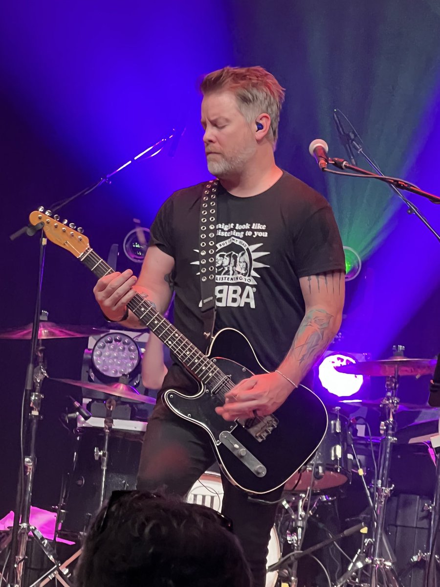 keenjanine19's tweet photo. Had some phone issues Sat night so here’s a few pics I couldn’t send at the time. #DistrictLive #DavidCook #Savannah https://t.co/Uhqf9Znhk9