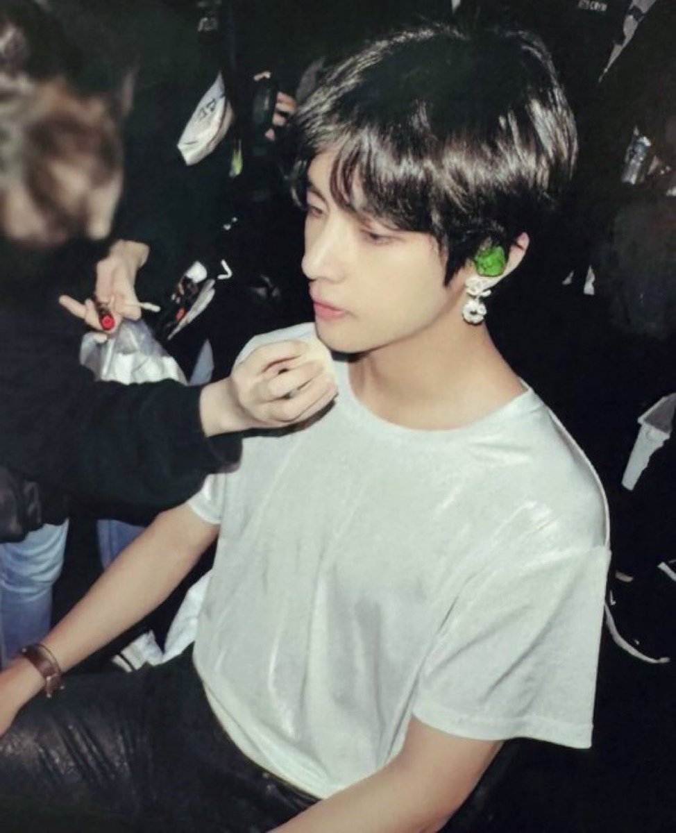 Cez123092's tweet photo. V's Angels Group will drop 10Million Fanplus VTs for Taehyung's December birthday poll. 

Drop 1000 SPOTIFY screenshots of CHRISTMAS TREE streaming, either using your own playlist or that of @VTeamBase .

Valid for 24 hours! https://t.co/R4TolXlNaM