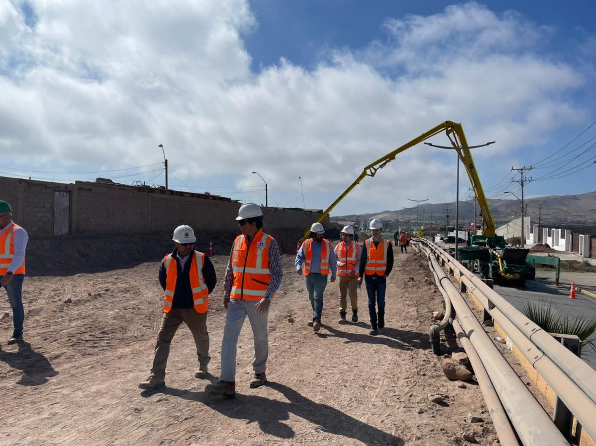 Aguas del Altiplano (@aguasaltiplano) on Twitter photo #AltoHospicio.Junto al alcalde y concejales de <a href="/MHospicio/">Municipalidad Alto Hospicio</a> visitamos y recorrimos los trabajos que se llevan a cabo en el colector de Las Parcelas. Junto con informar lo que se ha realizado para enfrentar la emergencia, también conversamos de nuevas inversiones en infraestructura. #AltoHospicio.Junto al alcalde y concejales de <a href="/MHospicio/">Municipalidad Alto Hospicio</a> visitamos y recorrimos los trabajos que se llevan a cabo en el colector de Las Parcelas. Junto con informar lo que se ha realizado para enfrentar la emergencia, también conversamos de nuevas inversiones en infraestructura.