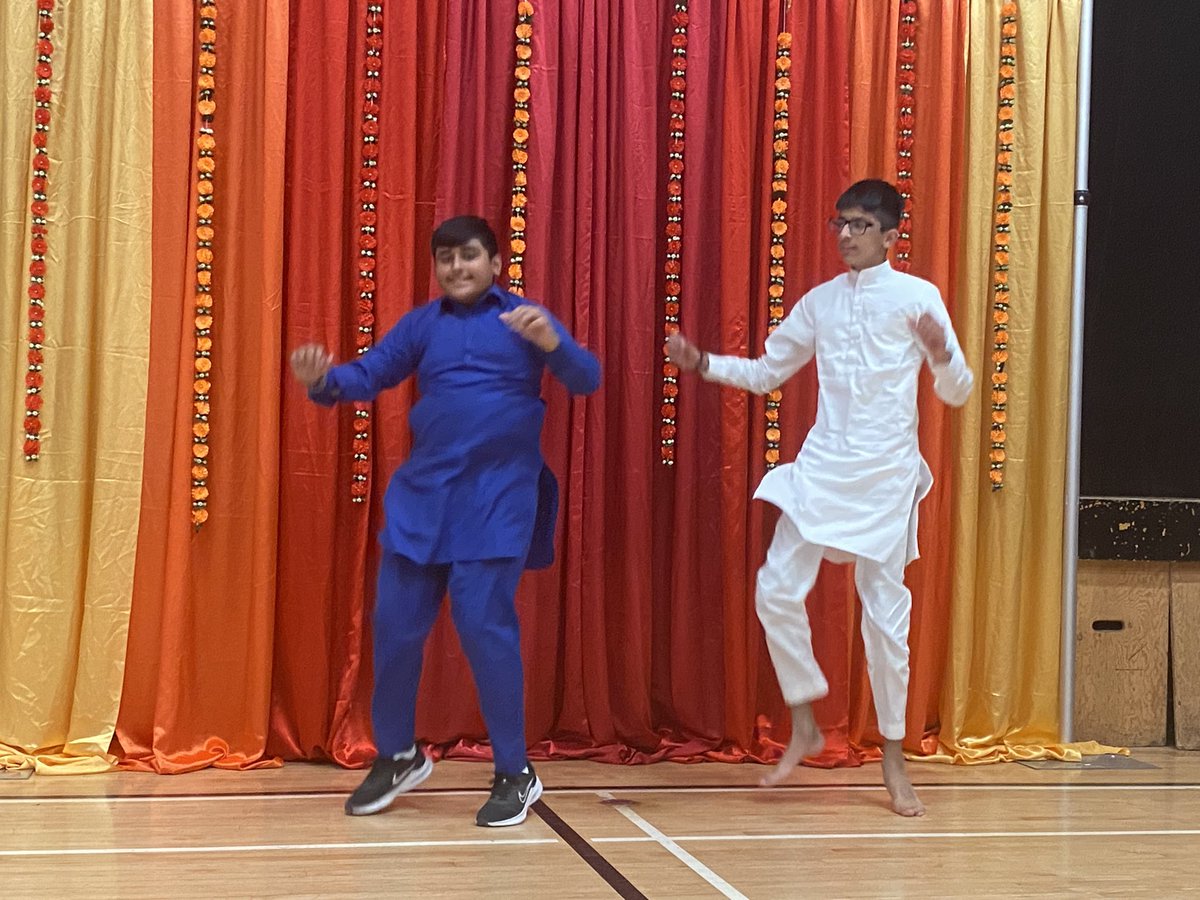 ahpmatthew's tweet photo. Diwali was celebrated enthusiastically by staff, students and families who joined us for an incredible assembly. Students painted diyas, made a rangoli and enjoyed samosas! #surrey_schools #Diwali https://t.co/izXZ3B4Tta