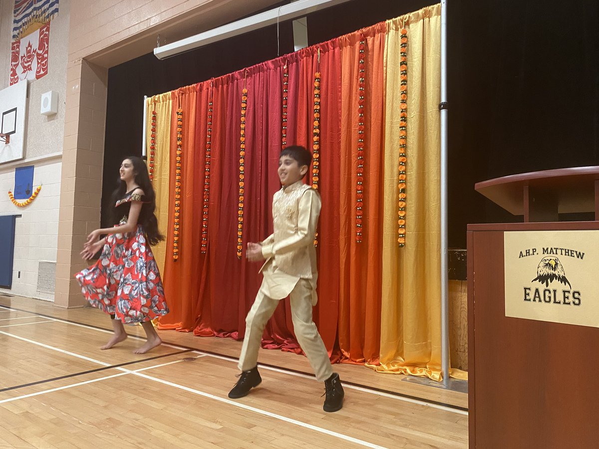 ahpmatthew's tweet photo. Diwali was celebrated enthusiastically by staff, students and families who joined us for an incredible assembly. Students painted diyas, made a rangoli and enjoyed samosas! #surrey_schools #Diwali https://t.co/izXZ3B4Tta