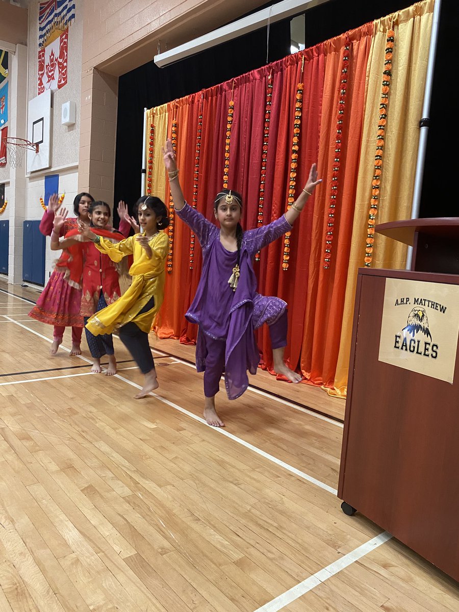 ahpmatthew's tweet photo. Diwali was celebrated enthusiastically by staff, students and families who joined us for an incredible assembly. Students painted diyas, made a rangoli and enjoyed samosas! #surrey_schools #Diwali https://t.co/izXZ3B4Tta