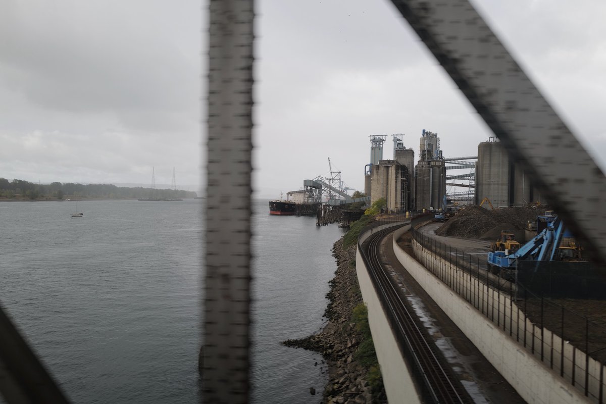 kasei's tweet photo. At the end of the week, I boarded the @Amtrak Coast Starlight for an enjoyable (albeit slow) journey home. #flyingless https://t.co/j03XZ4mP0Y