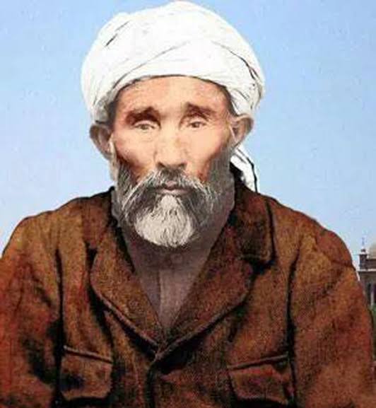 کاتب هزاره کسی است که قتل عام قوم اش را به خاطر مسئولیت تاریخی اش نوشته است. هرگز منصرف نشوید.
از بدترین وقت تان به بهترین شیوه استفاده کنید.
#StopHazaraGenocide