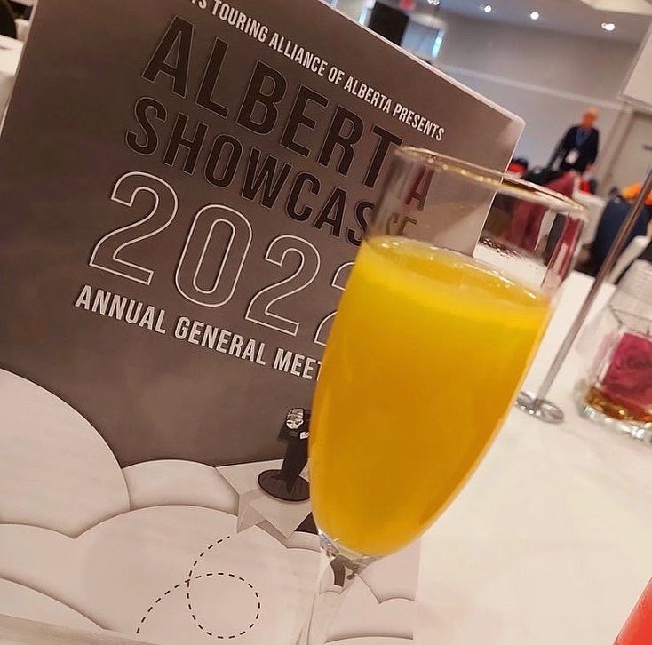 porchswingent's tweet image. Our @littlelauriebrown spent the weekend at #abshowcase catching up with old friends and making new!  She is also hopping on the Board as the new Industry rep for @ArtsTouring !