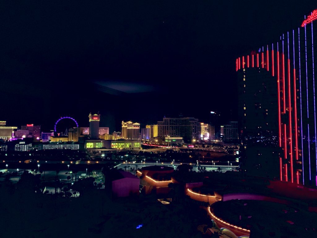 Shikha_Cardio's tweet photo. "Never let the darkness around you dull the bright light that shines within you. "~Happy Diwali! 🫶❤️🪔 😇 🍫 #LasVegas #HotelRoomView #InterviewTimes #AwayFromFamily #MissHome🇳🇵 https://t.co/c36xnpkHm4