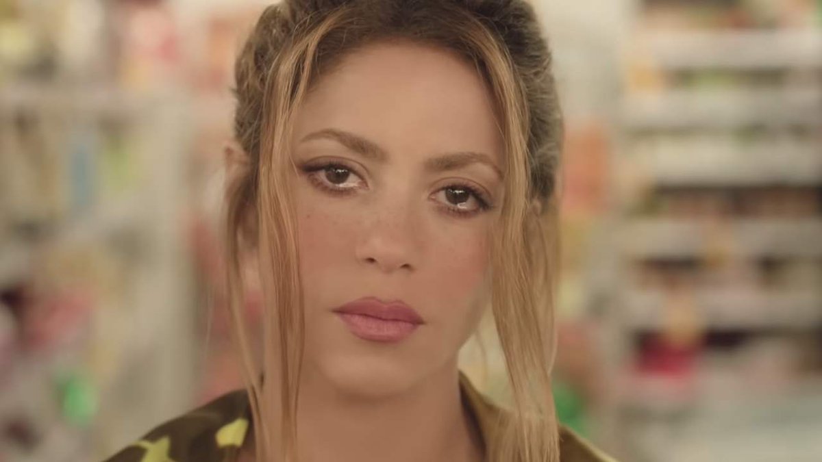 entnoticias's tweet photo. Shakira no ha podido disfrutar el éxito de su canción “Monotonía”

Te contamos cuáles fueron las razones de la cantante para hacer una pausa en le ámbito profesional.
#shakira #monotonia #piqué #gerard #ozuna

La información en nuestro portal. 👇
https://t.co/mgHdrJqyjB https://t.co/24DuGFGJMk