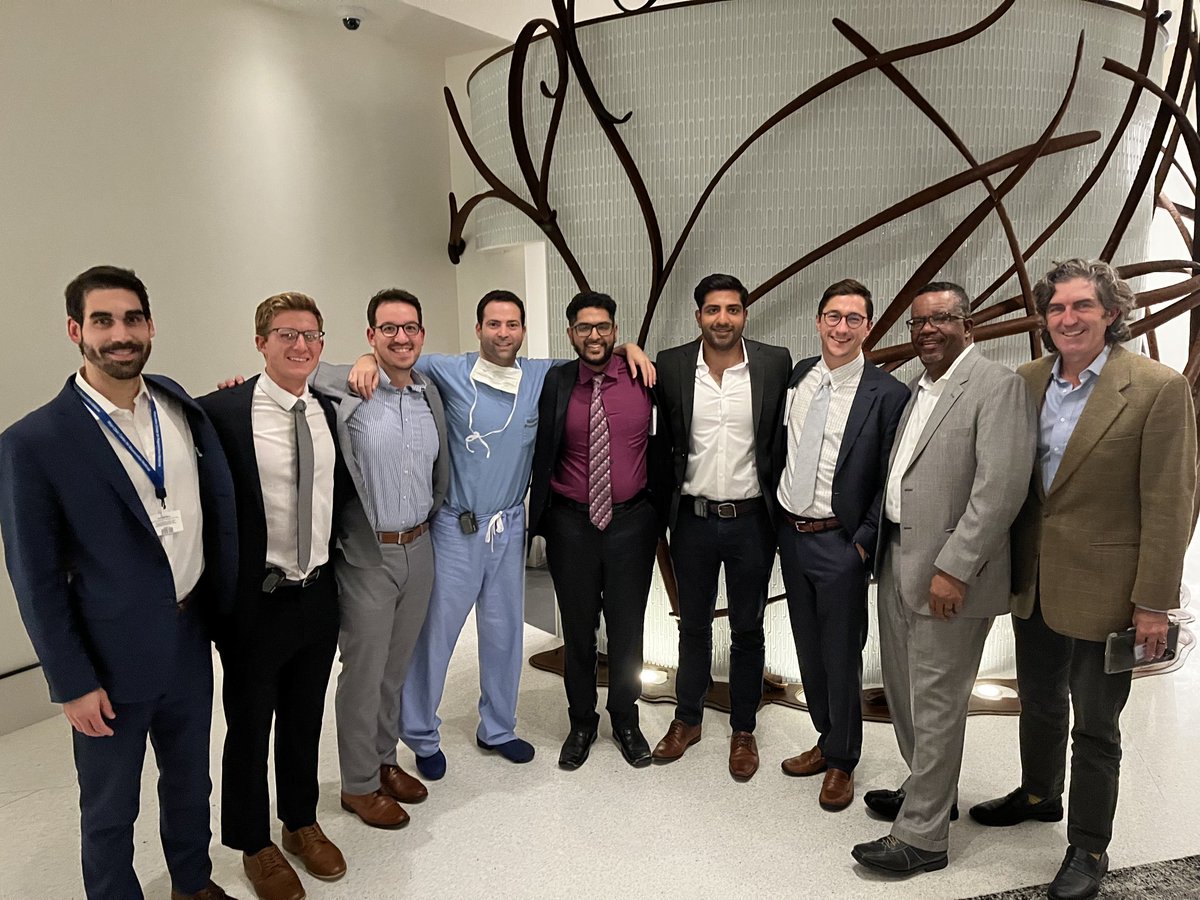 Excellent MIS Journal Club debating the merits of Robotic Hernia Repair. Good food, peers… and the bourbon a nice touch. Thank you all for coming out and engaging in a robust discussion. Look forward to next time. ⁦@MayoJaxGenSurg⁩ #MIS#Robotics