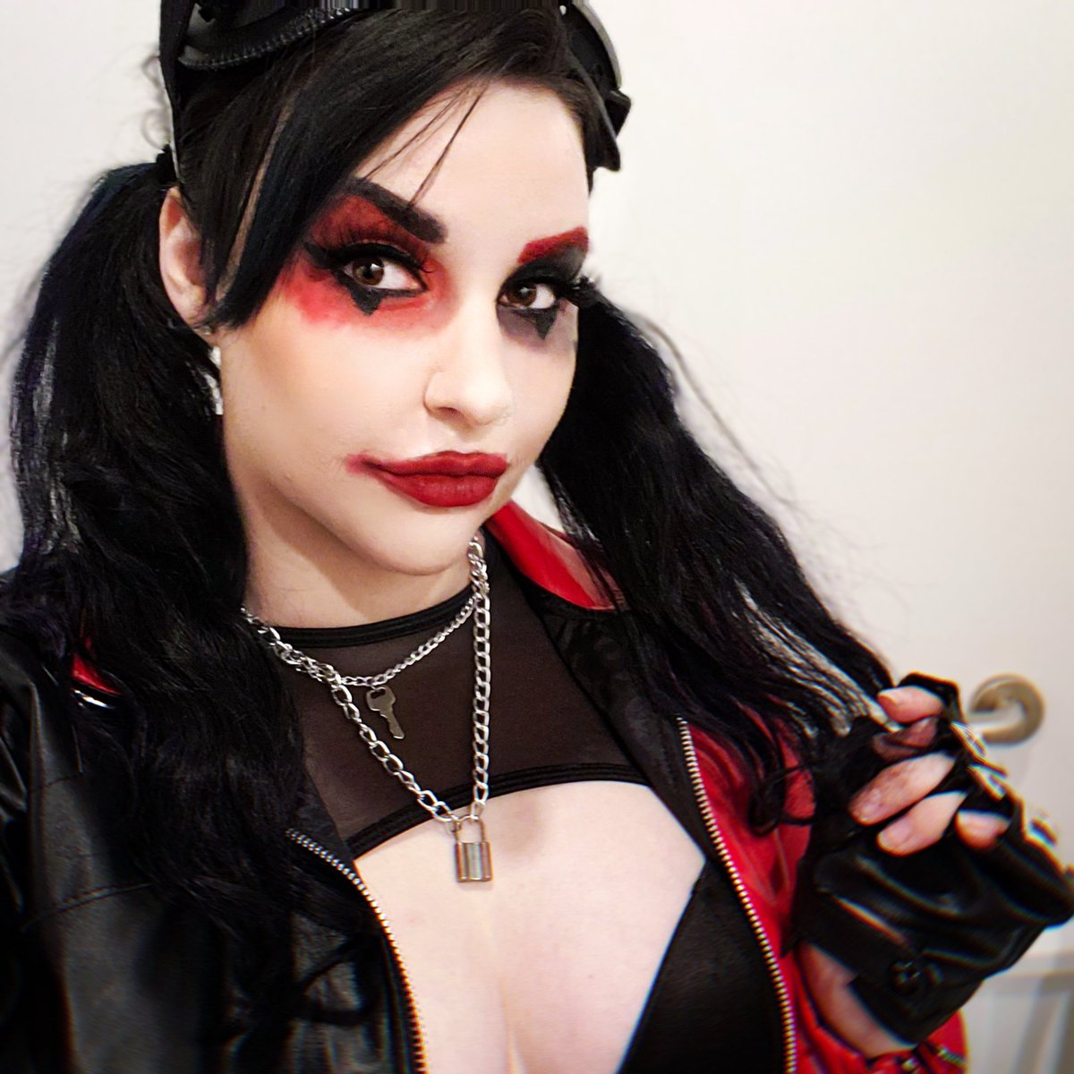 ef_emelle's tweet photo. DOCTA QUINZEL AT YA SOIVICE! 🤡🦇♦️ 

#halloween2022 #eternalfrequency #symbolofhopelancaster #lastnight #harleyquinn #batman #puddin #mistajay #leadsinger #femalefrontedrock https://t.co/lKrxewQoFY