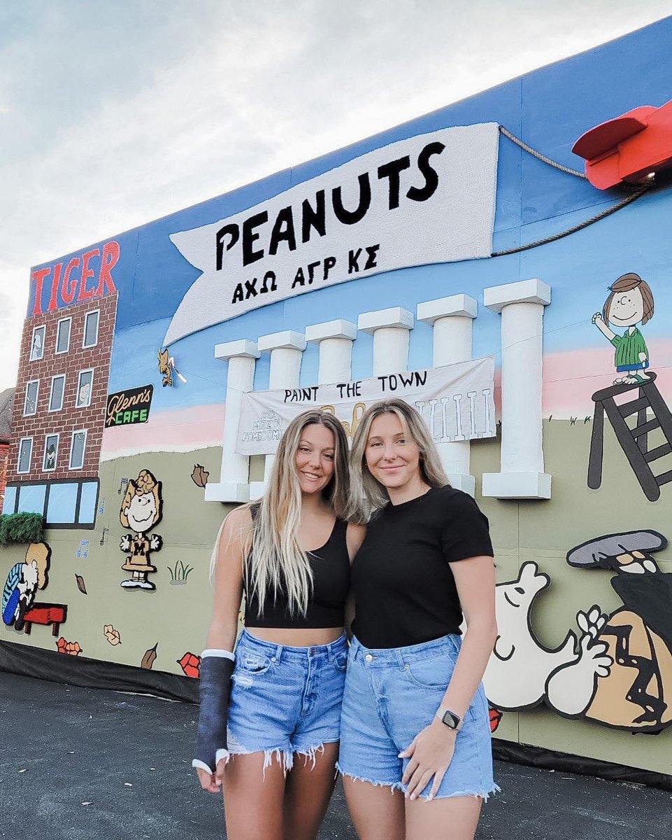 alphachimizzou's tweet image. HOMECOMING 2022 💛🐅

We are so proud of the hard work and dedication that was put in over the past couple of months. Shoutout to the men from @AGR_Mizzou &amp;amp; @KappaSigMizzou , &amp;amp; our liaisons!!

Congrats to our very own Megan on being crowned Homecoming Queen! 🤩

#AlphaChiMizzou