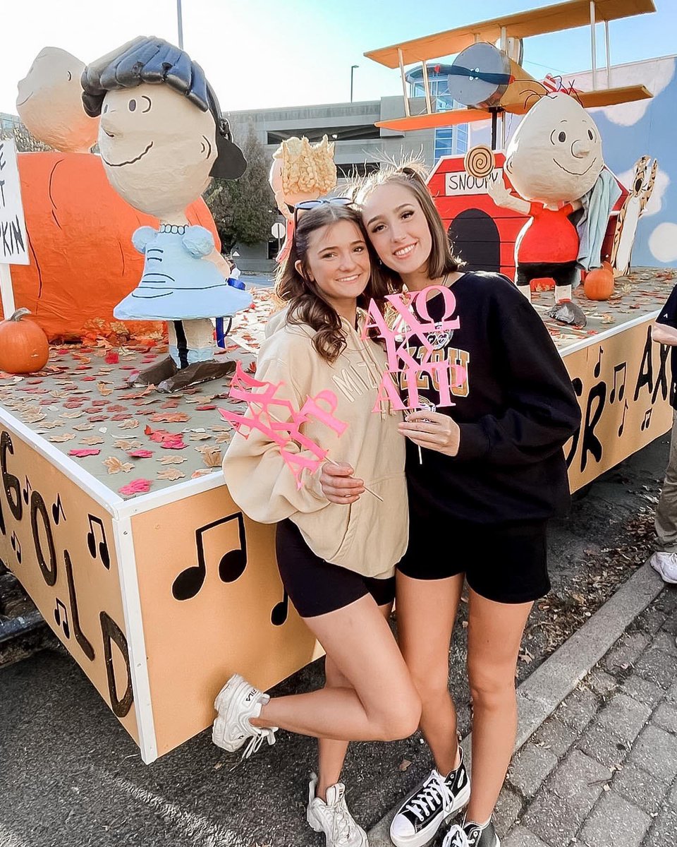 alphachimizzou's tweet image. HOMECOMING 2022 💛🐅

We are so proud of the hard work and dedication that was put in over the past couple of months. Shoutout to the men from @AGR_Mizzou &amp;amp; @KappaSigMizzou , &amp;amp; our liaisons!!

Congrats to our very own Megan on being crowned Homecoming Queen! 🤩

#AlphaChiMizzou