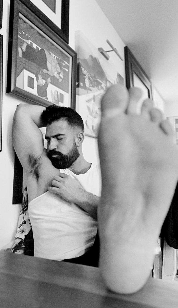 miguelihunt's tweet photo. You can only pick one 💪🏻🦶🏼#mansent #manfeet #feetworship #feetfetiche #armpitsniffer #armpitsgay https://t.co/B9kT3EqyeN
