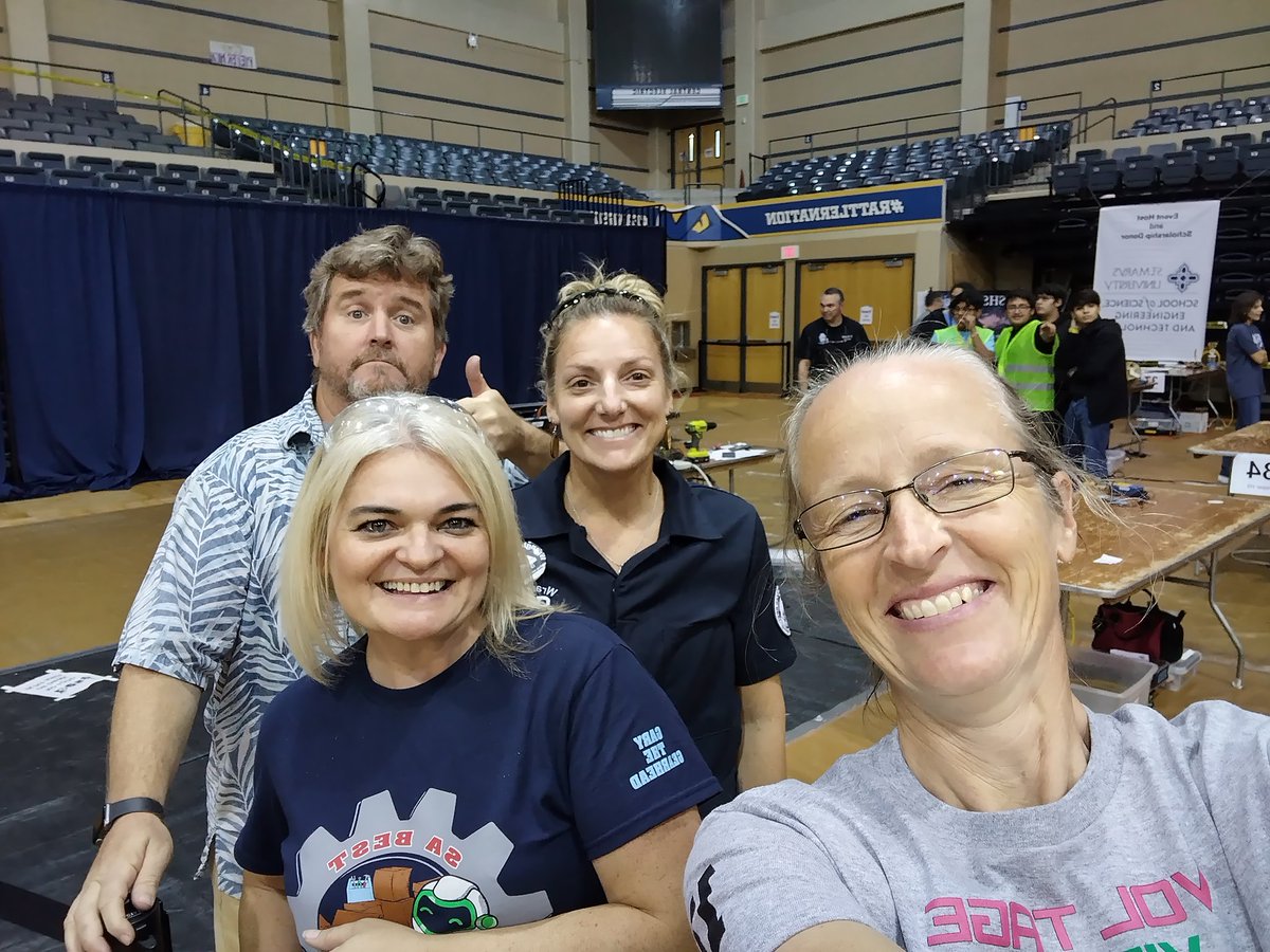 FisherFunCISD's tweet photo. Part of our Comal crew at SA BEST yesterday!  Ready for a nap y'all!  @SKinginComal @HCCPHSprincipal https://t.co/9CMalyEQWO