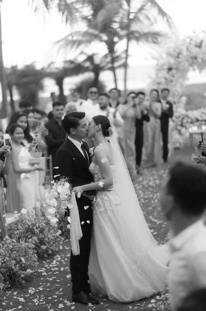 yuinatsuki_eth's tweet photo. sneak peek from last week’s wedding shoot ❤️ gm! https://t.co/K4r1MivDTq