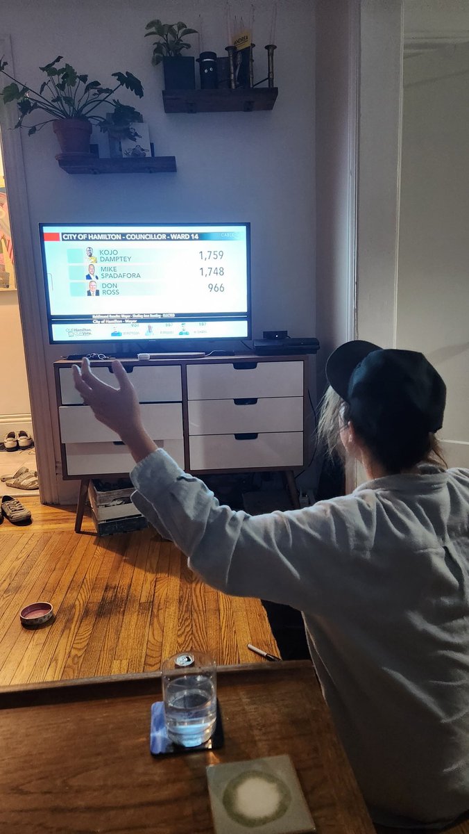 kels_sutcliffe's tweet photo. It is getting stressful here. #HamOnt #HamiltonVotes2022 https://t.co/mKVqij4mHl
