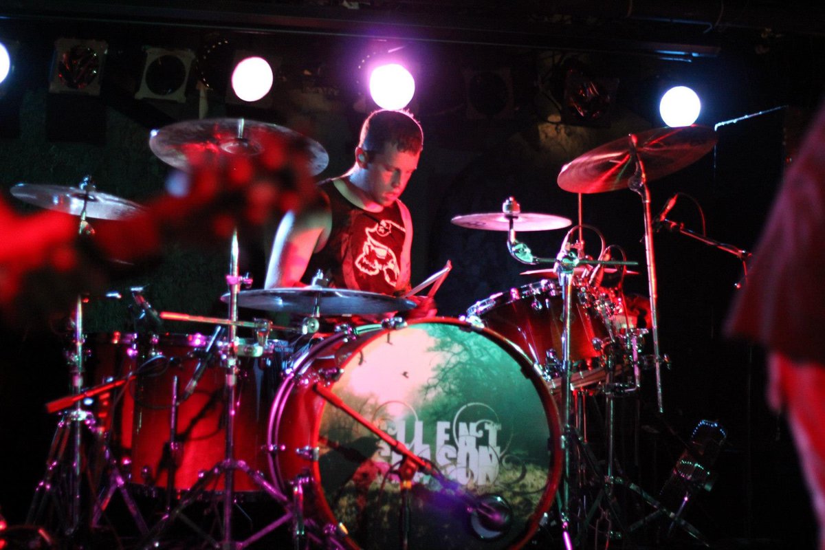 silentseason's tweet photo. Our cd release party for ‘Breaking Me Down’ at the @MidEastClub in Cambridge, MA. #throwback #cdrelease #breakingmedown #silentseason #silentseasonarmy #middleeastdownstairs #drummer #numetal #numetalcore #ep #rock #hardrock #metal #activerock #musiclife #spotify #streaming #news https://t.co/JGXC9fN84r