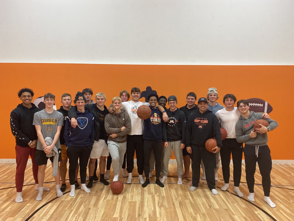 MHDspudFootball's tweet photo. Lots of Food- Lots of Fun
Appreciate these fine young men and what they mean for our program and school!
#UnityCouncil 
#EarnEverything 
#Winas1 https://t.co/n0yRH3Iauf